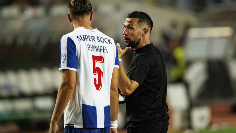 Três dúvidas para quatro vagas. Farioli às voltas com defesa do FC Porto