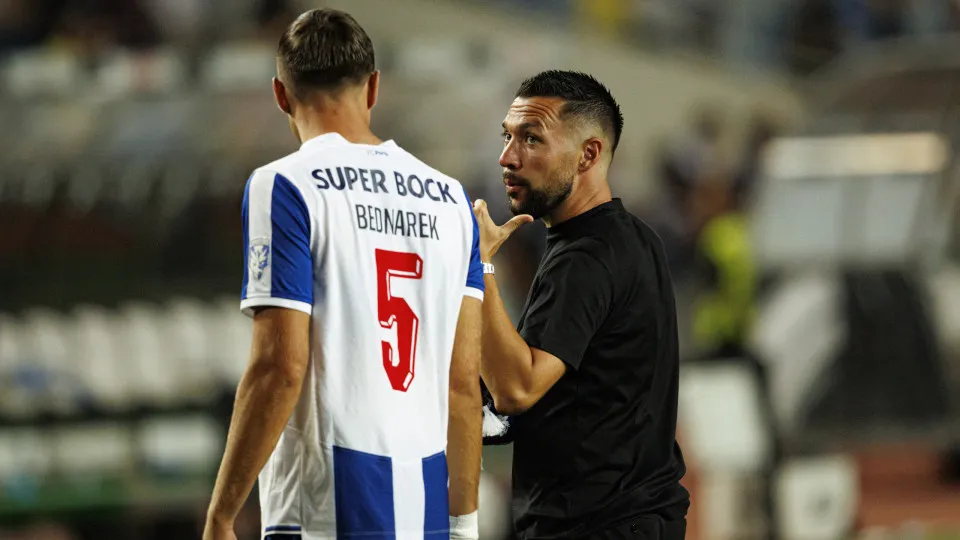 Três dúvidas para quatro vagas. Farioli às voltas com defesa do FC Porto