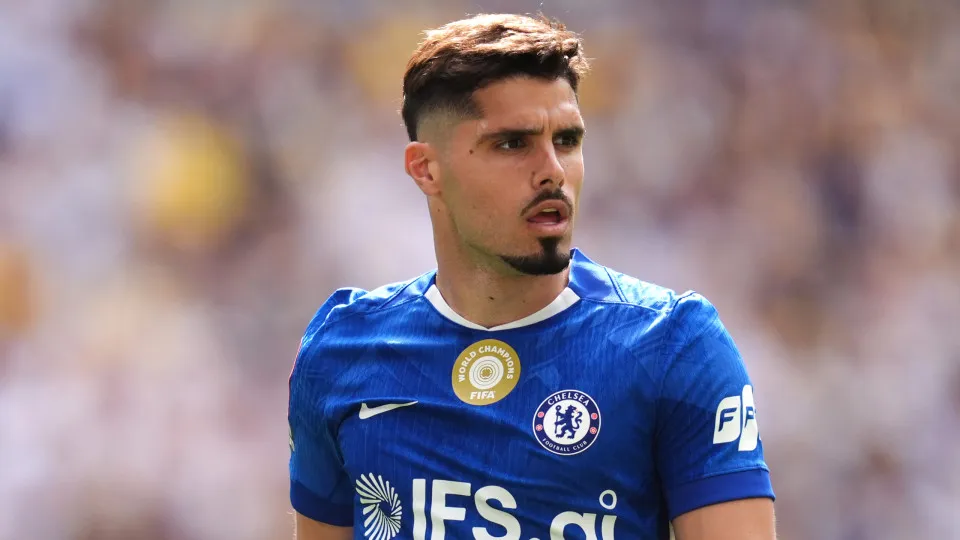 Chelsea define preço de 70 milhões por Pedro Neto, desejado pelo Manchester City