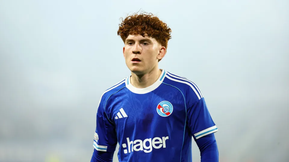 Chelsea anuncia a contratação de Valentin Barco do Strasbourg