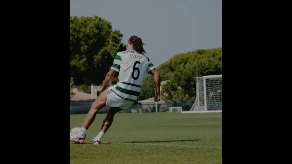 Polémico? Ex-Benfica publica vídeo a treinar... com camisola do Sporting