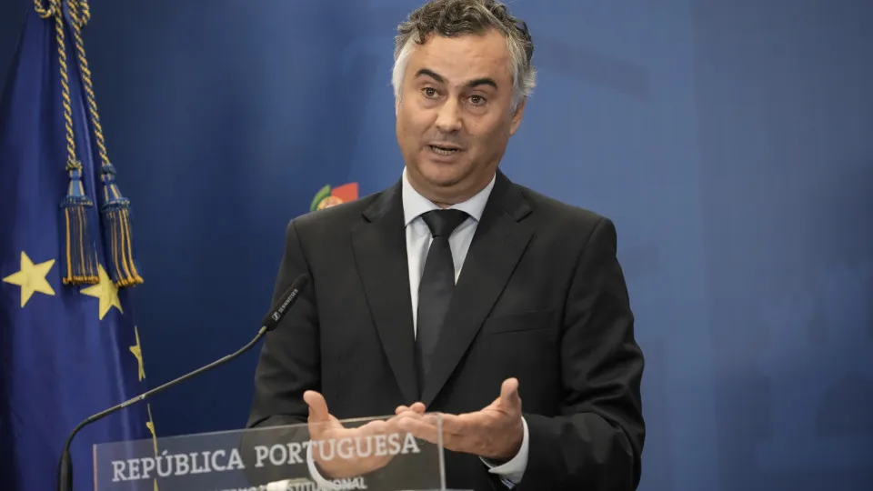Oposição exige ao ministro soluções para igualdade de acesso ao Superior