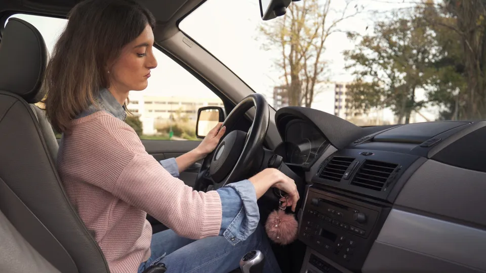 Após uma longa viagem, nunca desligue a ignição imediatamente. O motivo