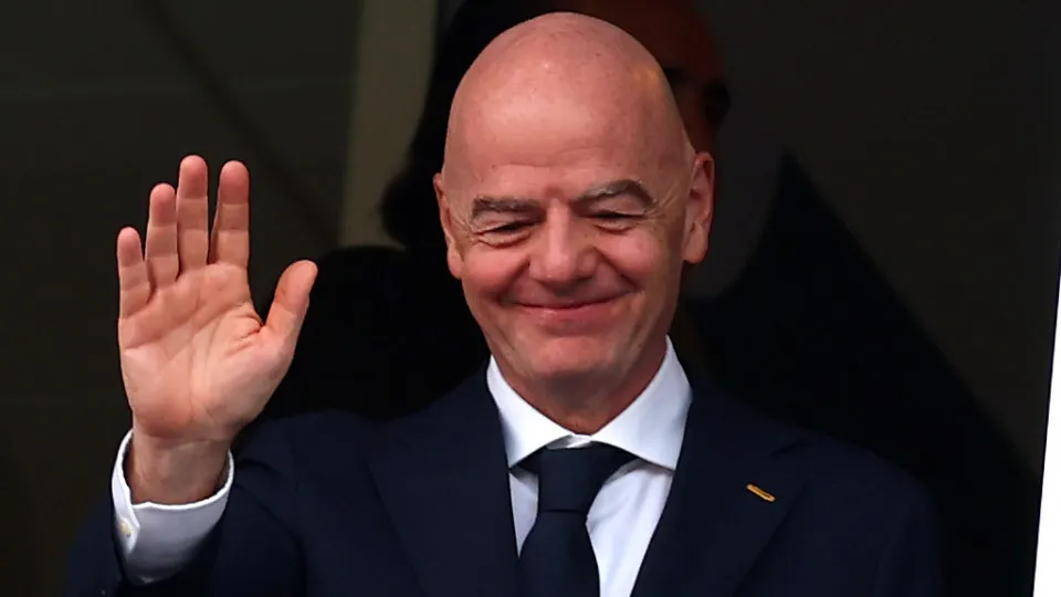 FIFA reforça confiança em Infantino e pede desculpa por "erros cometidos"