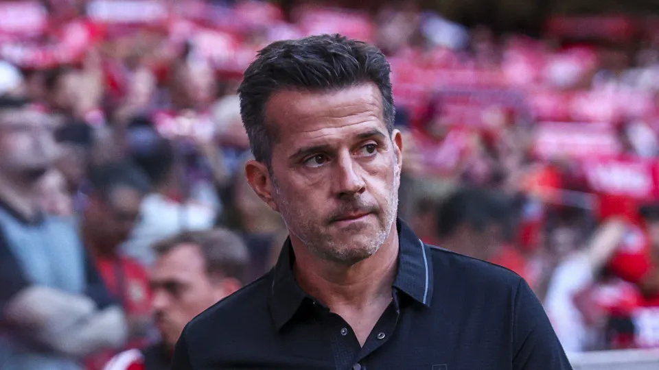 Benfica goleia Hearts e Marco Silva destaca competitividade no elenco
