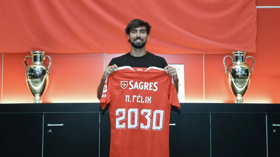 Oficial: Benfica renova contrato com Nuno Félix
