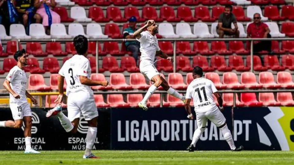 Académica vence Desportivo de Chaves por 4-1 na estreia da II Liga