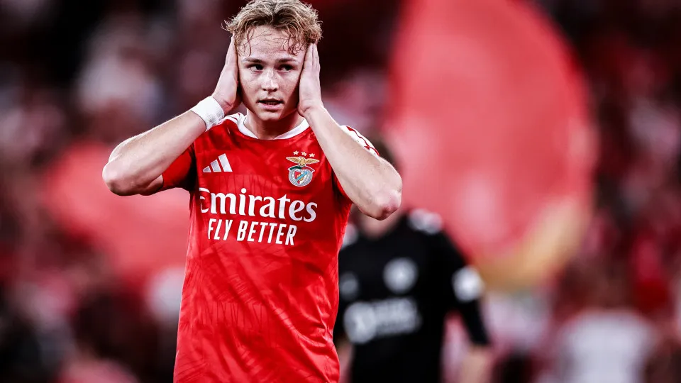 Benfica busca renovar contrato com Andreas Schjelderup antes de prazo crítico