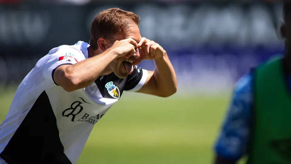 Farense vence Torreense na estreia da II Liga com reviravolta