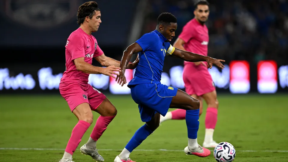 Chelsea empata com Johor na Malásia com Dário Essugo como capitão