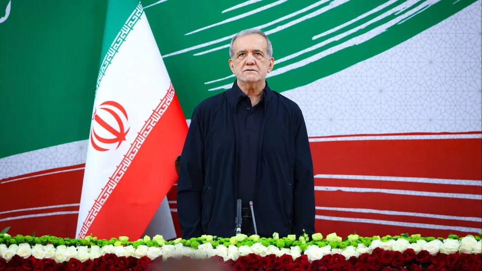 Presidente do Irão reúne-se com Khamenei para analisar guerra com EUA