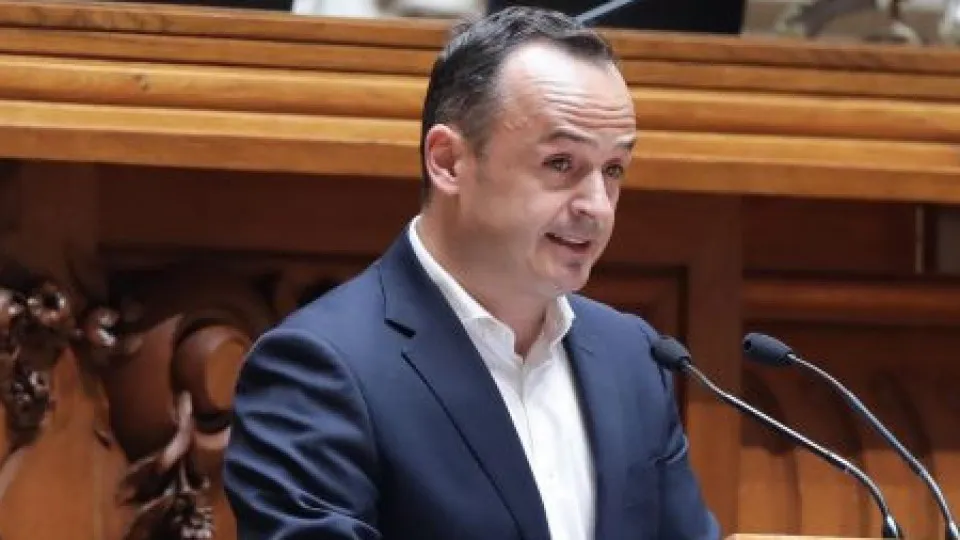 Deputado do PS visita Rússia e é acusado de "falta de noção"