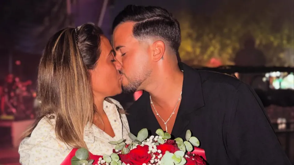 Pedro Jorge pede Marisa em casamento durante concerto de Fernando Daniel