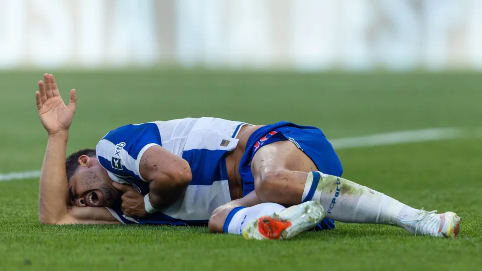 FC Porto enfrenta incerteza com lesão de André Silva