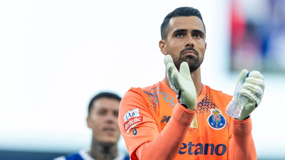 Diogo Costa reforça defesa do FC Porto, mas futuro ainda incerto