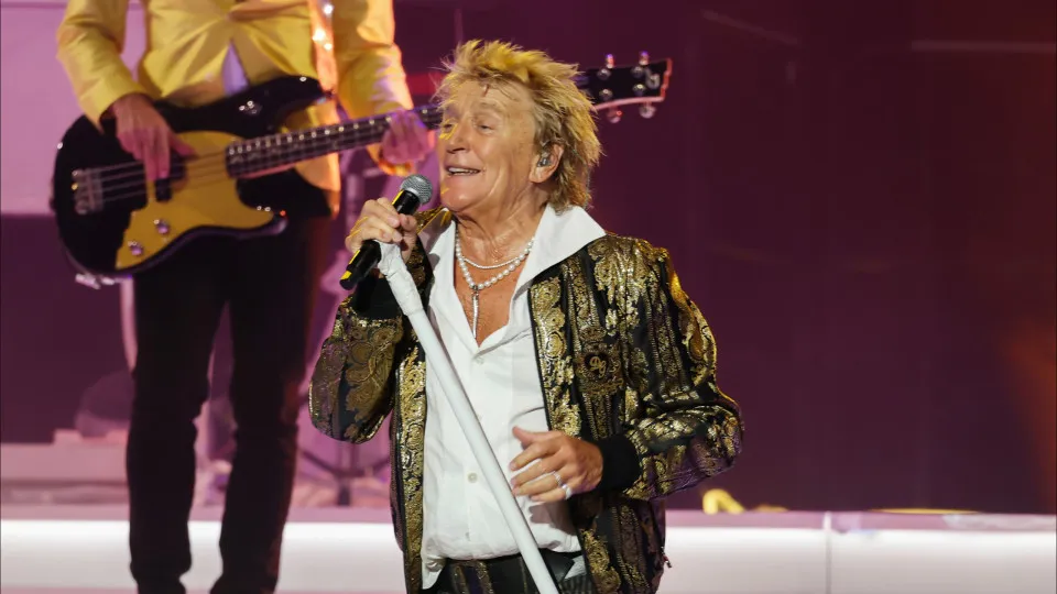 Rod Stewart adia e cancela (mais) concertos devido a problema de saúde