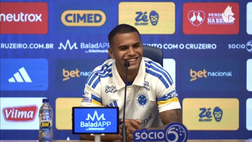 João Costa apresentado no Cruzeiro com o número 67: "É para farmar aura…"