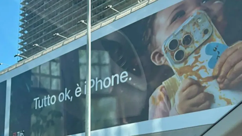Apple provoca indignação em Itália ao colocar criança com um iPhone