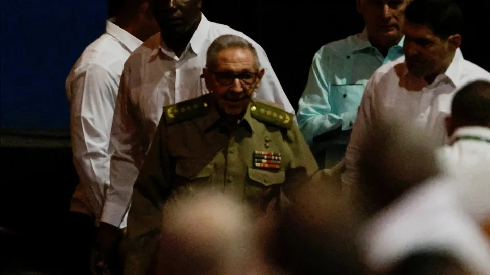 Raúl Castro, de 95 anos, reaparece no centenário de Fidel