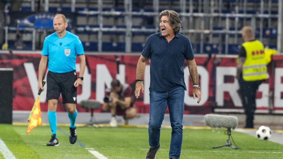 Filipe Coelho segue com Craiova para o playoff, Sá Pinto cai à Conference
