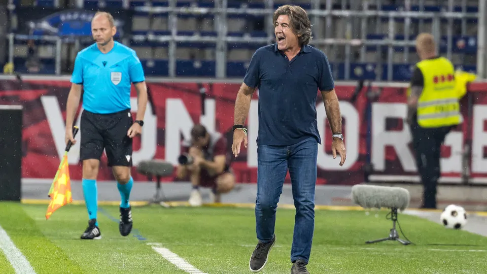 Filipe Coelho segue com Craiova para o playoff, Sá Pinto cai à Conference
