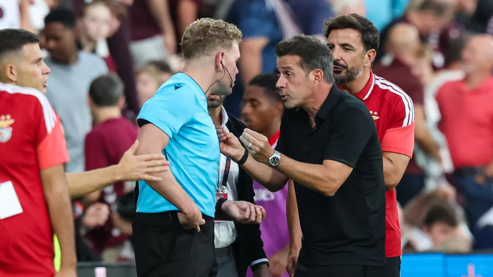 Marco Silva irritado com pergunta sobre Samuel Soares: "Eu decido"