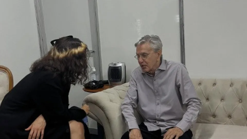 Caetano Veloso vai assistir ao concerto de Rosalía... e acaba homenageado