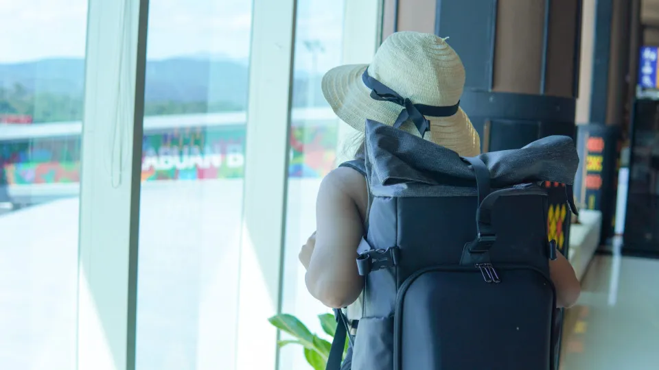 Comissária de bordo avisa: Pare de levar estas 9 coisas para o aeroporto