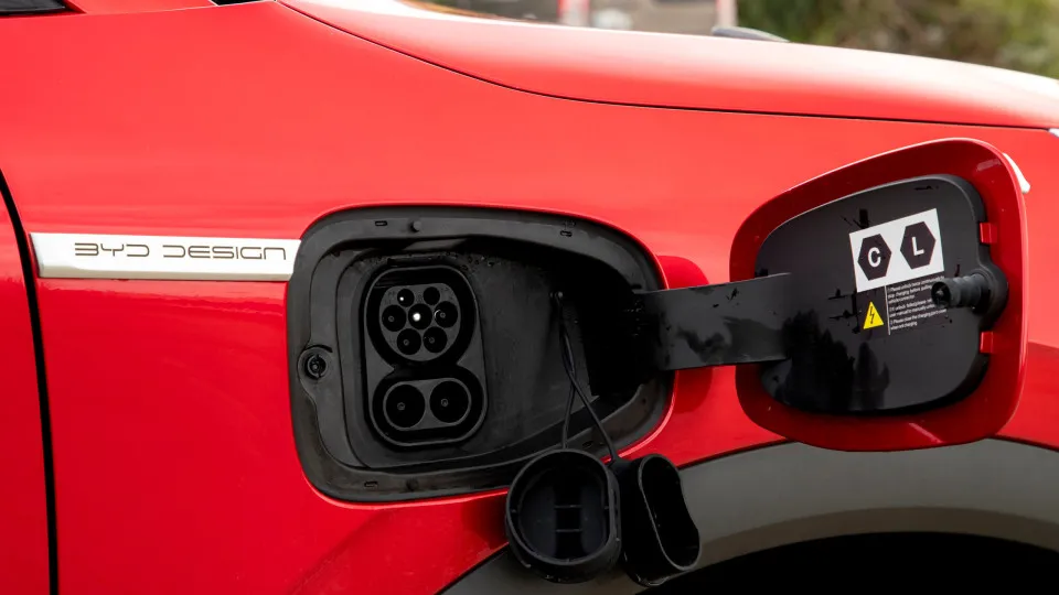 Electric Vehicle Complaints Triple in Portugal with BYD and Tesla Leading