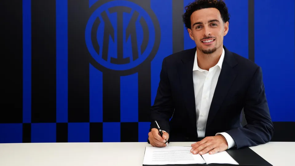 Photo: Noticiasaominuto Curtis Jones anunciado como reforço do Inter Milão até 2031