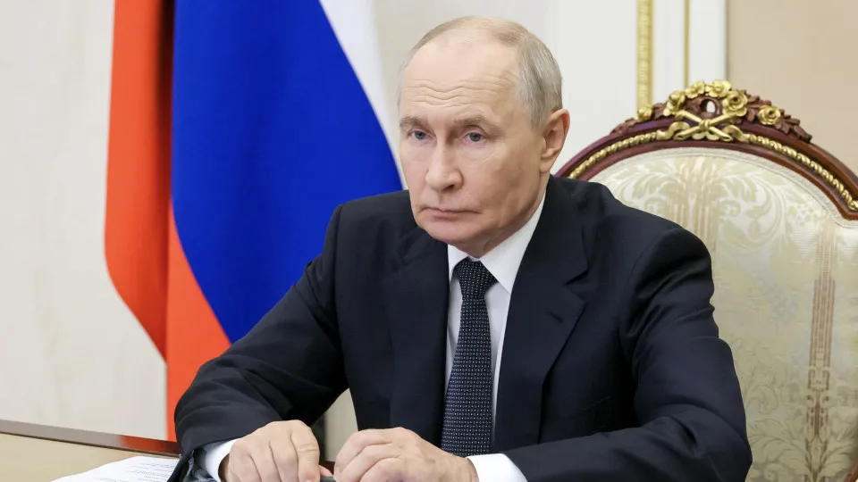 Putin cria comissão para aplicar restrições a exilados russos