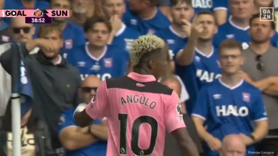 Nilson Angulo brilha com golaço na estreia da Premier League