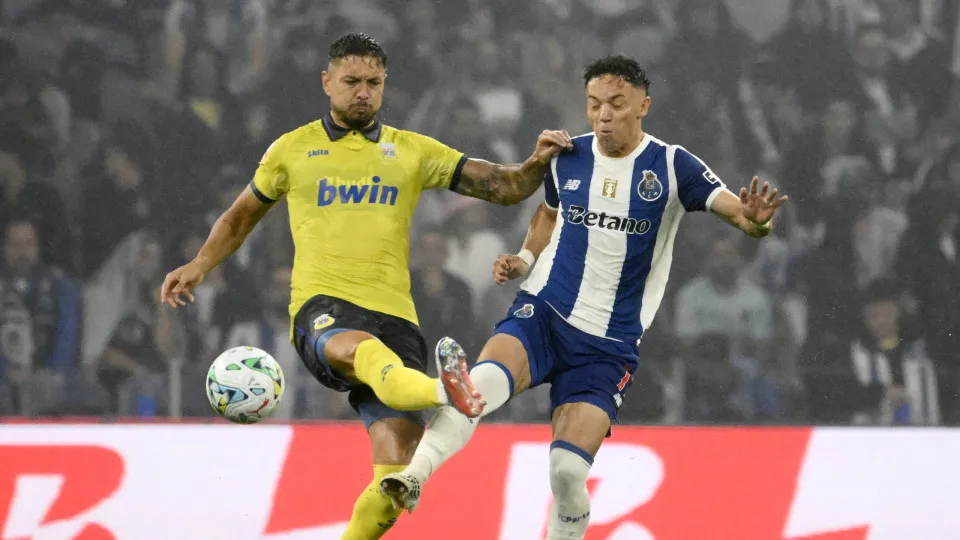 FC Porto vence Arouca e mantém liderança da I Liga