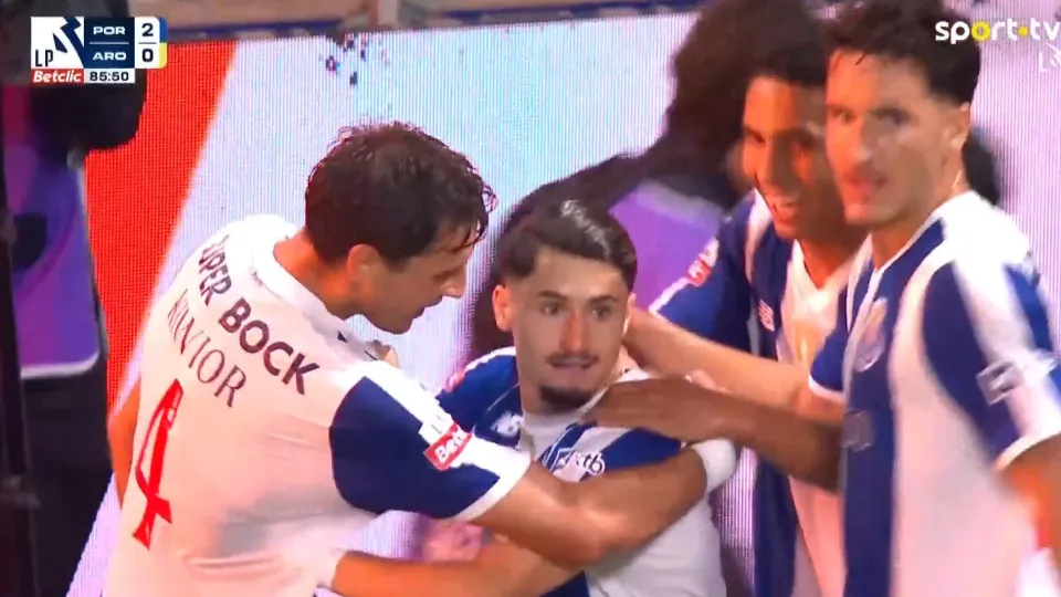 FC Porto vence Arouca e se isola na liderança da I Liga