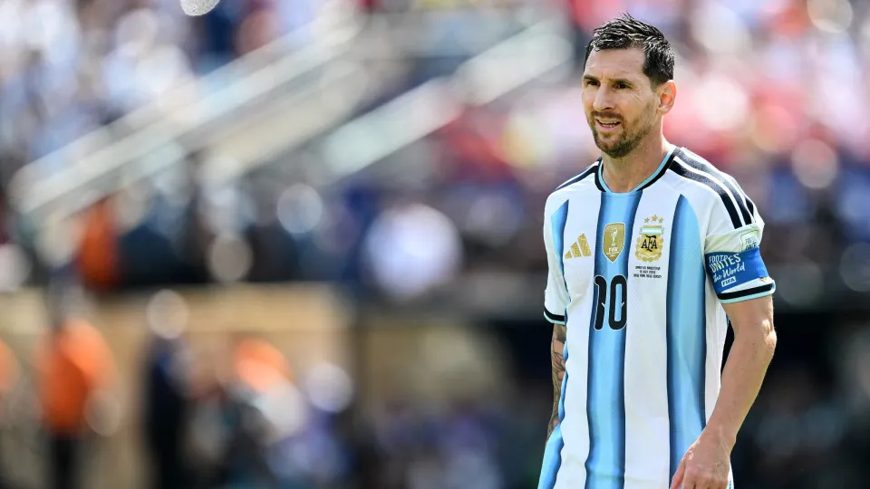 Lionel Messi anuncia sua retirada da seleção argentina