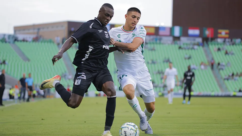 Vizela contrata o lateral colombiano Luis Mina