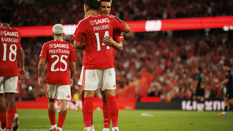 Benfica vence Estoril Praia com estreia de João Palhinha