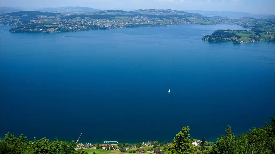 Photo: noticiasaominuto.com Português de 18 anos morre afogado no Lago dos Quatro Cantões na Suíça