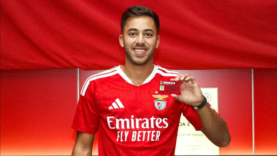 Benfica contrata Souffian El Karouani por empréstimo do Al-Qadisiyah