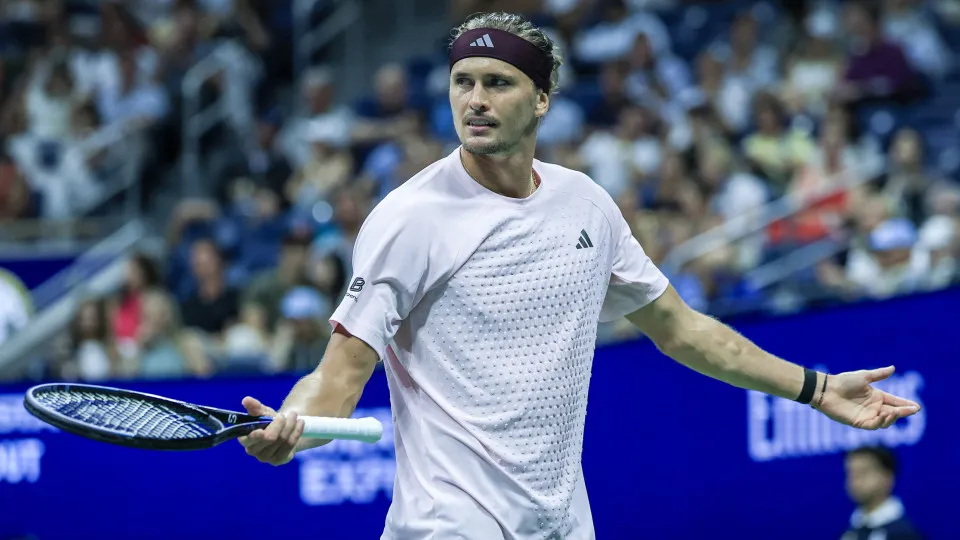 Zverev avança na segunda ronda do US Open após vencer Sonego