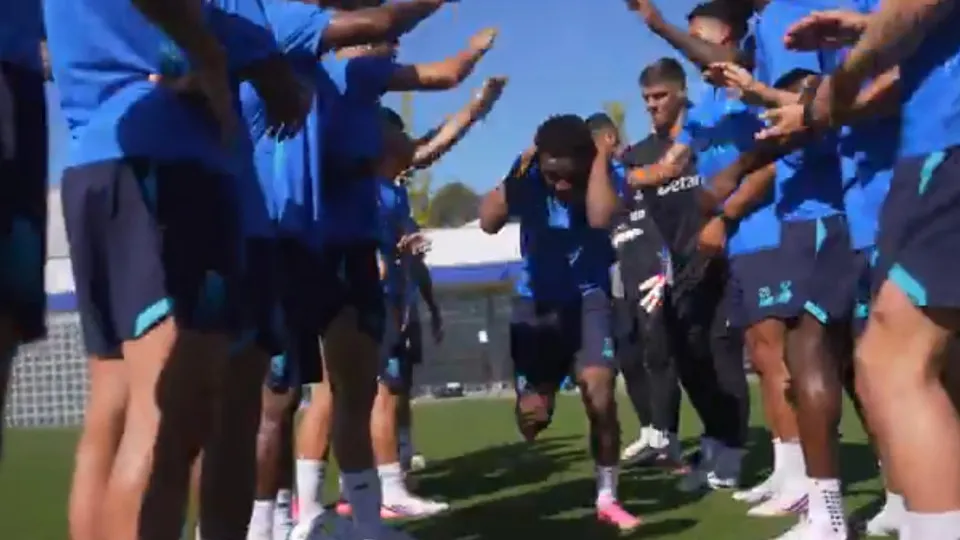 Gabriel Mec inicia treinos no FC Porto e enfrenta praxe dos novos jogadores
