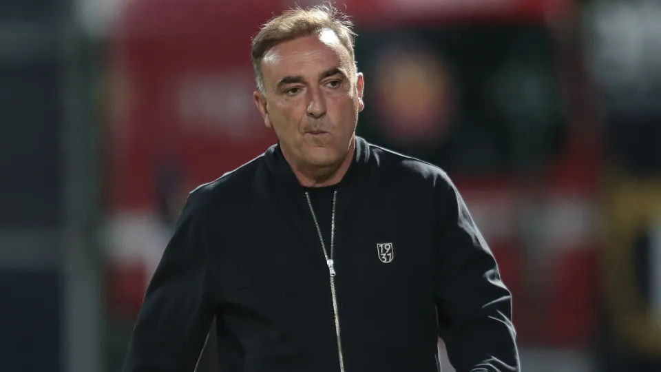 Carvalhal pede mais audácia ofensiva ao Famalicão contra o Estrela
