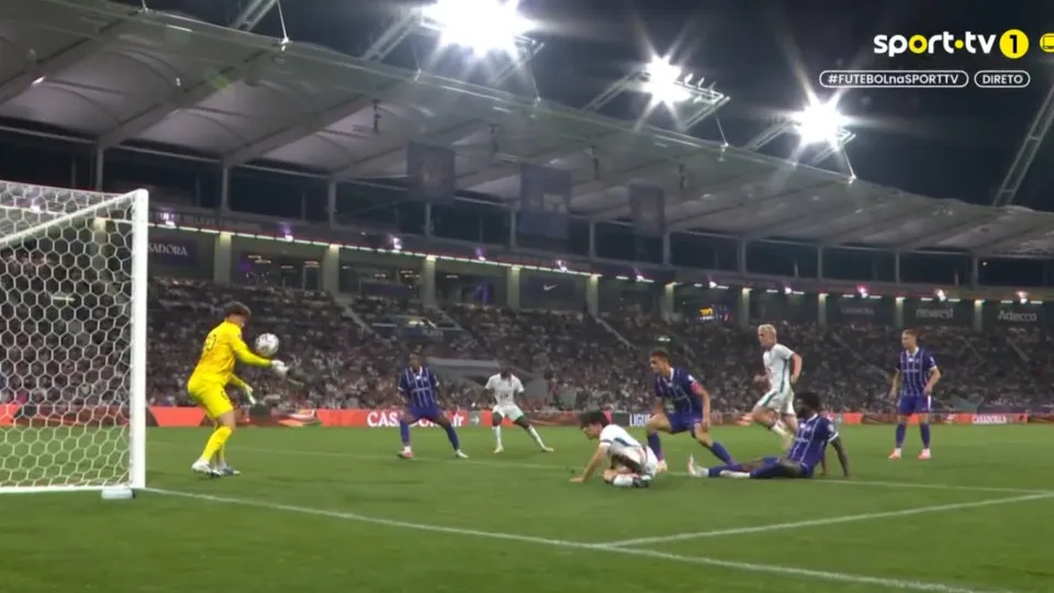 Lille vence Toulouse com golo caricato de Ueda