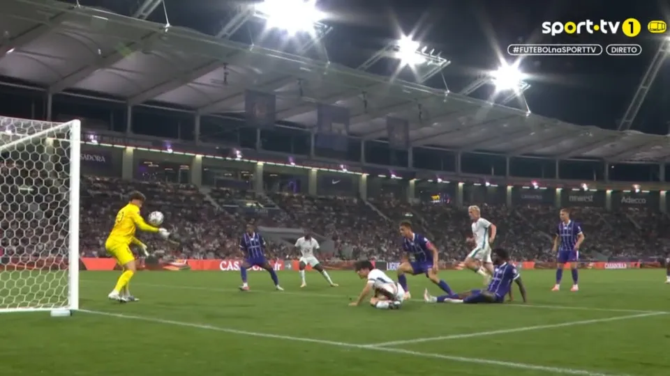 Lille vence Toulouse com golo caricato de Ueda