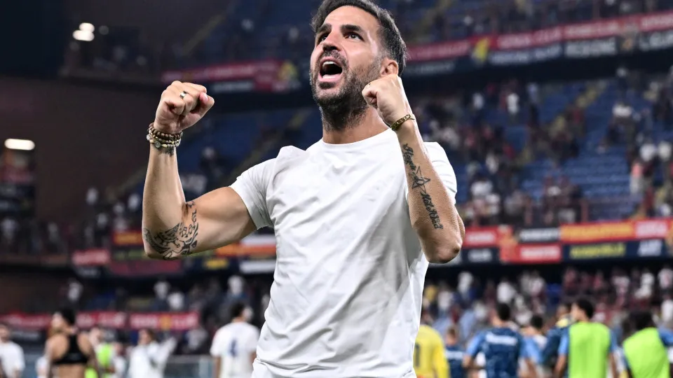 Como vence Génova por 4-1 e assume liderança provisória na Liga Italiana