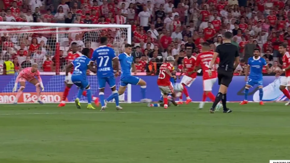Benfica vence Gil Vicente com golaço de Prestianni