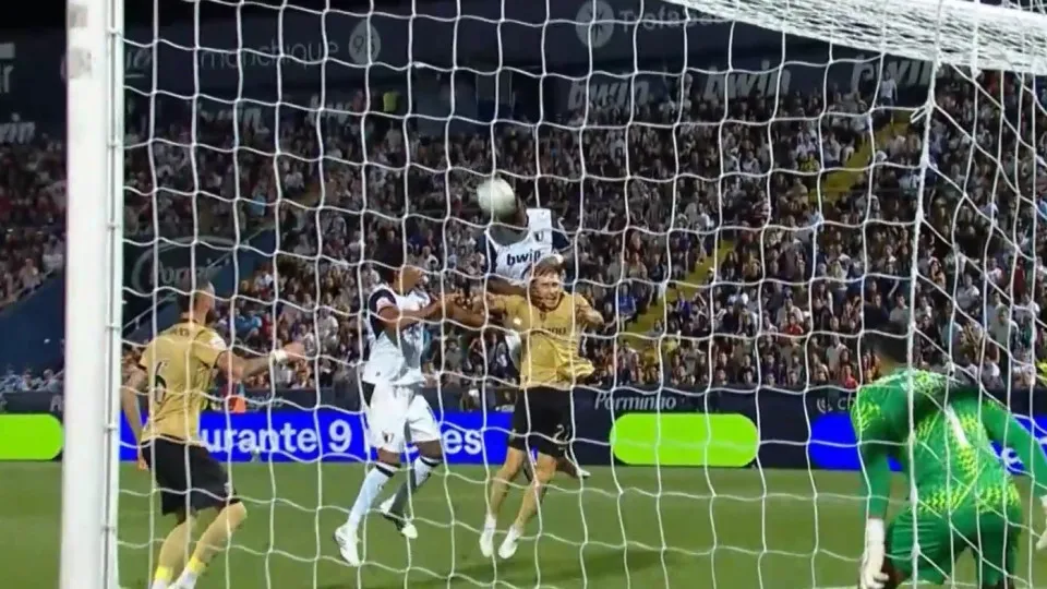 Autogolo de Inácio resulta em empate do Sporting contra o Famalicão