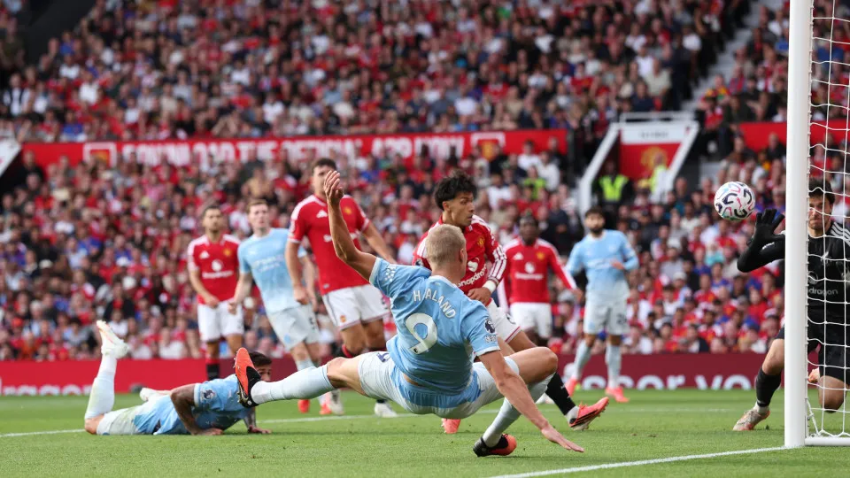 Comité de árbitros admite erro no golo de Haaland contra o Manchester United