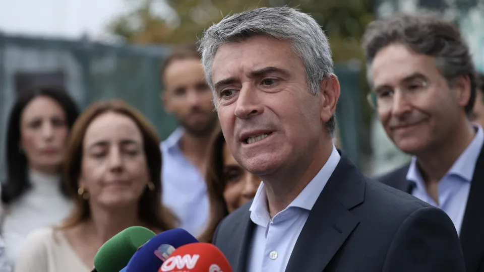 Carneiro admite pedir CPI devido ao acumular de problemas na Educação Carneiro admite pedir CPI devido ao acumular de problemas na Educação