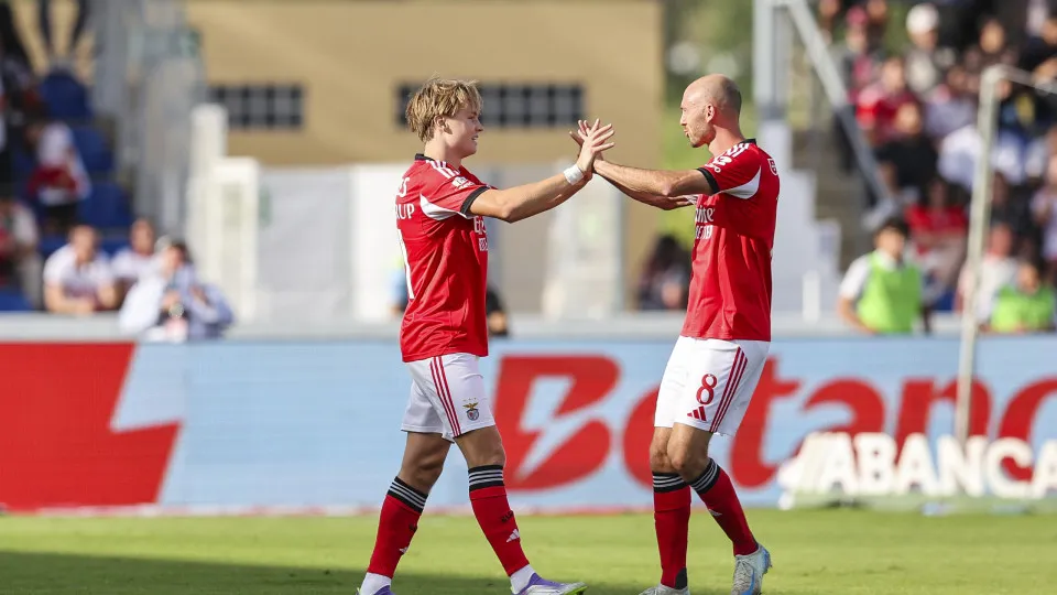 Noruega convoca Aursnes e Schjelderup para jogos da Liga das Nações